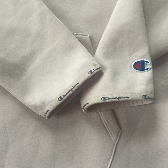 Champion Pullover - Picture 6 of 11